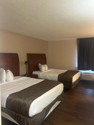 Baymont By Wyndham Battle Creek/I-94 Hotel Exterior photo